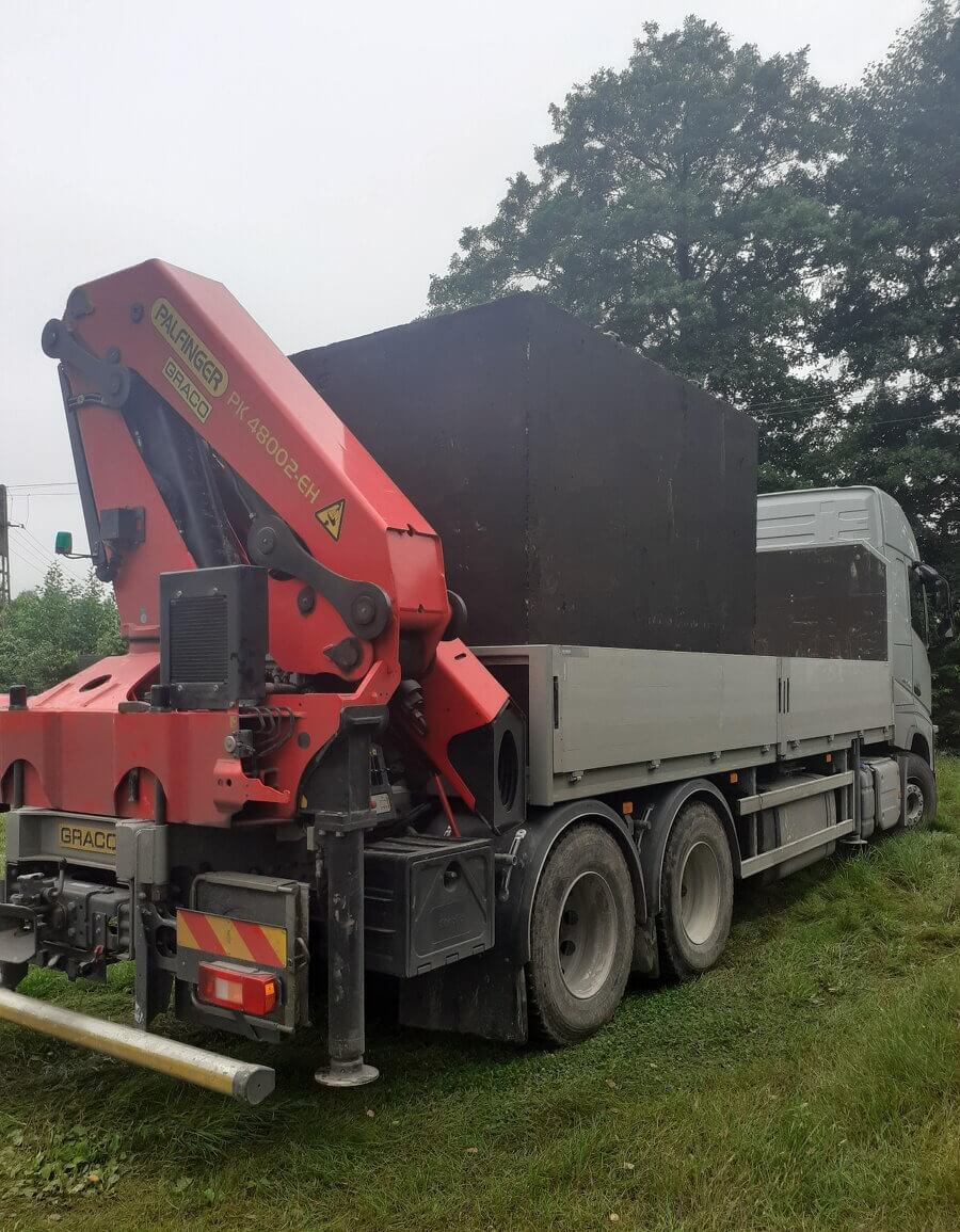 Preprava betónovej žumpy na aute